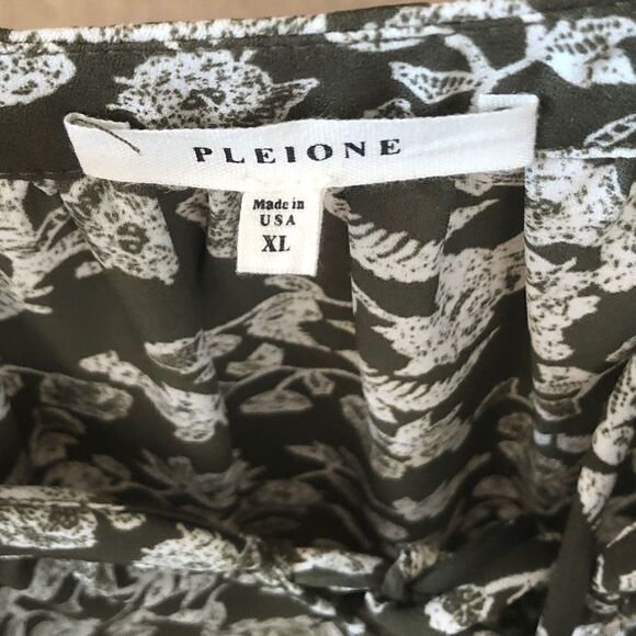 New Pleione off the shoulder top, XL - Picture 5 of 7